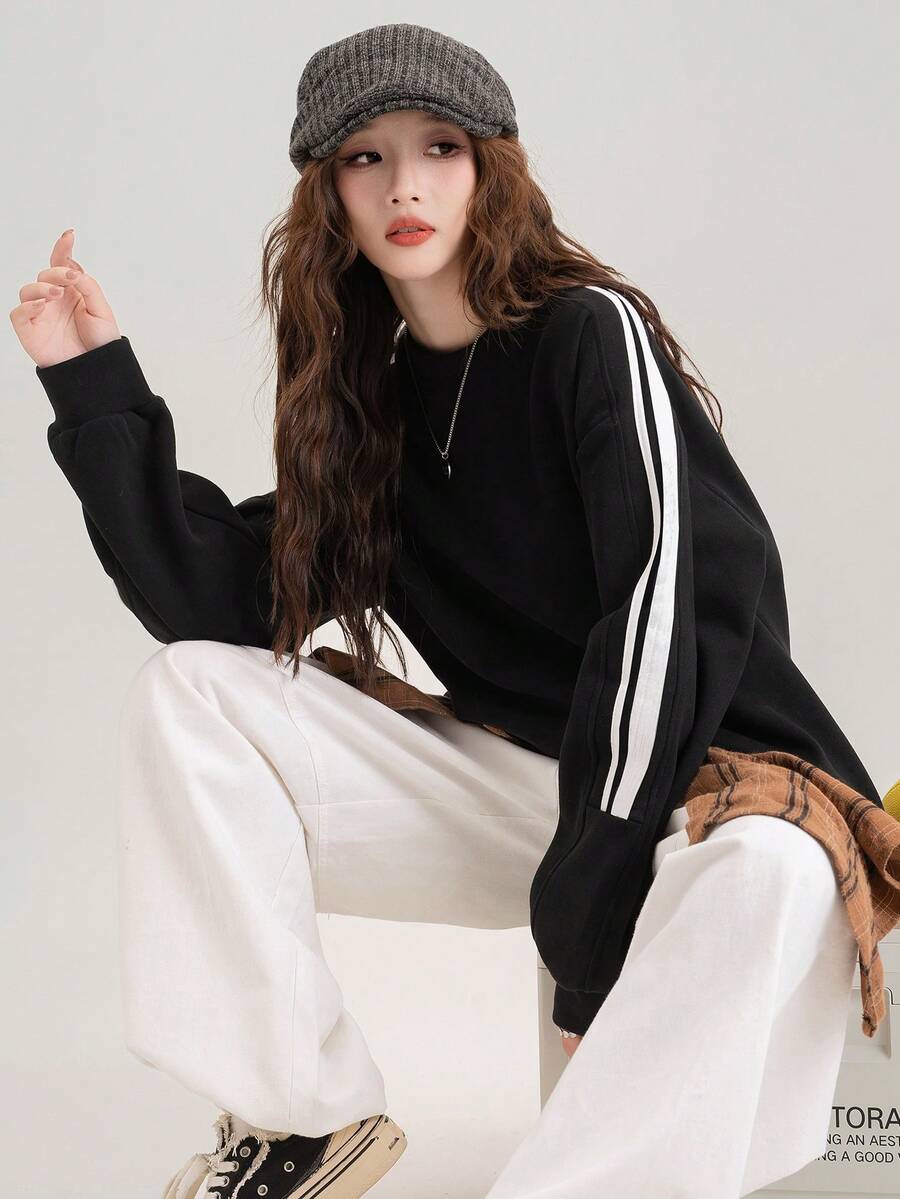 JUTU Contrast Color Block Black & White Striped Minimalist Round Neck Sweatshirt For Women, Everyday Wear Spring/Autumn Casual