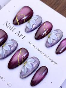 10片中号椭圆形美甲贴片，深紫色渐变闪粉+银色闪粉，轻盈奢华的底色，3D白色花朵装饰（金色点缀）和金色线条装饰设计，闪亮亮片，100%纯手工制作，可重复使用的亚克力美甲贴片，包含1片果冻胶、1根胶棒和1个指甲锉，适合女性日常或派对佩戴。 - 彩色 - 查看 4