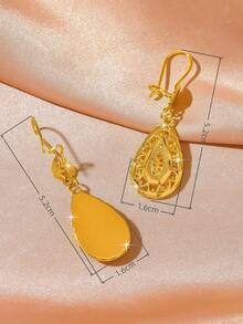 一对优雅百搭的镀金心形水滴耳环，适合女性佩戴，是送给女友、妻子或闺蜜的绝佳礼物。 - 金黃色 - 查看 3