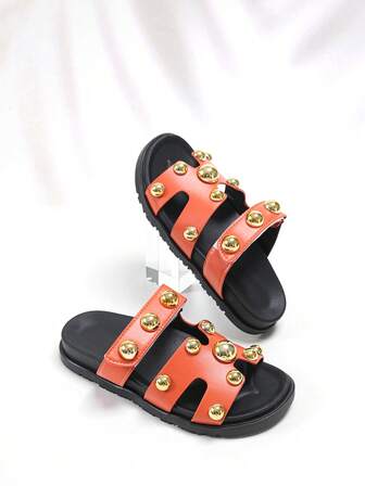 Nuevas sandalias de verano de mujer de piel de PU naranja brillante, decoradas con acentos dorados, correa ajustable con , diseño de punta redonda, suela gruesa plana, adecuadas para verano, primavera, vacaciones, atuendos casuales y de playa. Regalo perfecto para el Día de la Madre.