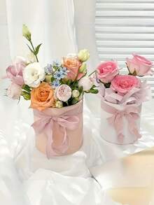 便携式圆形花束收纳盒 - 坚固小巧的带盖纸罐，用于存放花卉用品，可重复使用且节省空间，是情人节礼物的理想之选。