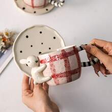 一套350毫升简约3D动物格子陶瓷杯碟，可爱红白格子动物图案陶瓷杯碟，杯身饰有3D动物装饰细节，适合盛装咖啡及其他饮品，是儿童房装饰和馈赠亲友的理想之选。 - 彩色 - 查看 6