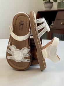1 Pair Kids Shoes/Children Flat Sandals, Girls White Full Rhinestone Bear Decor Sandals (Shoes Body Decorated With White Full Rhinestone Bear Pattern), Green + PU Material, Non-Slip And Wear-Resistant, Low-Top Buckle Flat Cartoon Fun Sandals For Kids, Suitable For Kids Playing In The Park, Cartoon Theme Parties, Etc. - White - View 3