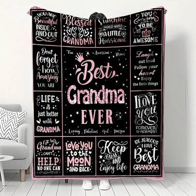 1 chiếc chăn nỉ mềm mại, nền đen với họa tiết chắp vá màu hồng, món quà ấm áp dành tặng bà (có dòng chữ màu hồng "Bà tuyệt vời nhất", những lời nhắn ấm áp "Xinh đẹp cả trong lẫn ngoài", "Yêu bà đến tận mặt trăng và trở lại", được trang trí bằng sao/vương miện và viền hồng, tạo nên không khí ấm cúng cho gia đình), chăn mềm mại ấm áp bán chạy xuyên biên giới dành cho phòng ngủ.