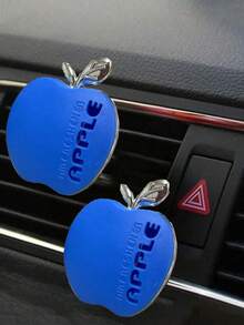 这款多色苹果造型车载空气清新剂散发清新花香，配有装饰性通风口夹，并附赠香氛片。其独特持久的亮丽苹果造型和怡人香气，能完美提升您爱车的内饰格调。 - 彩色 - 查看 18