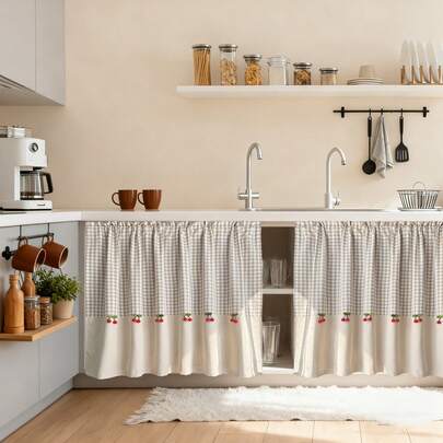 Esta cortina corta romántica y linda decorada con cerezas es un diseño de pieza única, con una instalación de barra superior, hecha de tela a cuadros de color albaricoque y blanco. Es adecuada para usar como cortina corta decorativa en el comedor, la cocina, la ventana del bay, así como en las cortinas del dormitorio y el balcón.