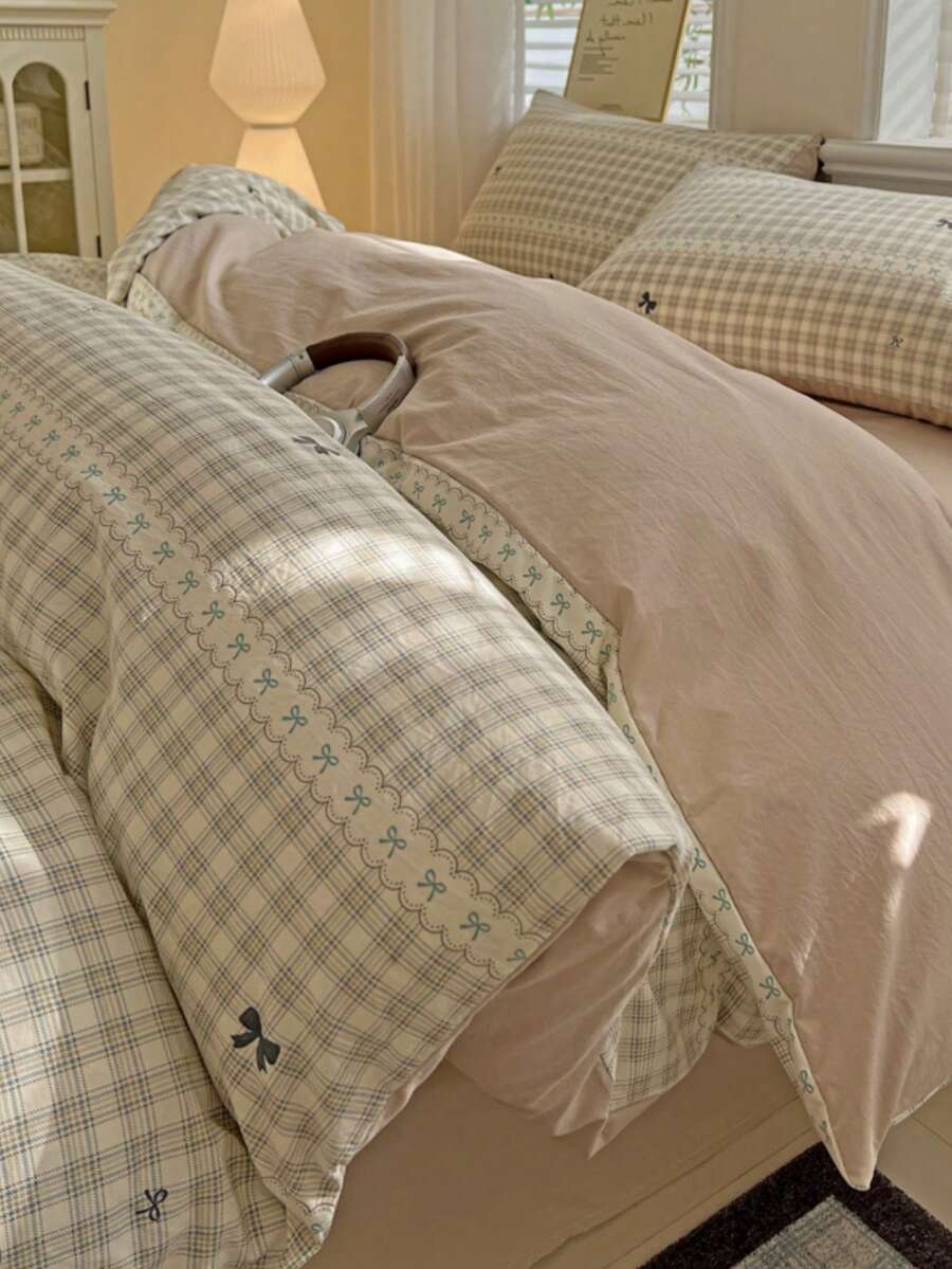 4pcs Gentle Plaid Bow Bedding Set, French Fresh Soft Skin Duvet Cover Set, Including 1*Duvet Cover + 1*Bed Sheet + 2*Pillowcases, Checkered Line Black Bow Print Duvet Cover, Super Fine Polyester Fabric, Machine Washable, Duvet Cover & Pillowcases Without Insert