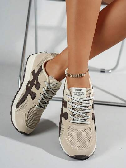 1双女士休闲系带运动鞋，皮革和网布拼接，透气轻便，软底棕色户外跑步鞋，适合所有季节