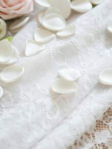 100 Stücke weiße Hochzeitsrosenblätter, künstliche Blütenblätter für Hochzeitsgangdekoration, moderne Hochzeitstischdekoration, geeignet für Hochzeit, Geburtstag, Valentinstag - Weiss - Übersicht 4