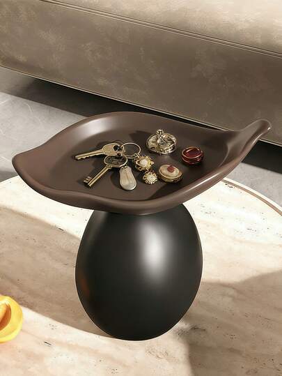 树脂仿砂岩雕像，适合客厅家居装饰；树脂石雕，适合摆放在咖啡桌上；灰白色雕像，适合摆放在书架或展示架上；寓意吉祥的桌面摆件；乔迁新居礼物摆件；高端壁龛装饰雕塑；手机支架；送给妈妈或女士的小礼物；现代家居装饰，适合客厅、卧室、餐桌等场所。