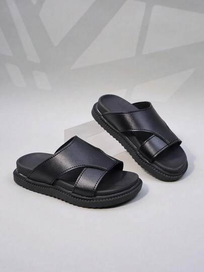 1 Pair White And Black Contrast Cross-Strap Slippers For Girls, Featuring A Faux Leather Upper With Cross Straps For A Snug Fit, Open-Toe Low-Top Design, Thick Flat Sole, And A Simple Casual Style, Perfect For Daily School Wear Or Weekend Outdoor Outings
