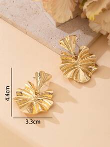 1 Pair Elegant Charming Summer Bohemian Style Pleated Golden Leaf Pendant Earrings For Women - Yellow Gold - View 5