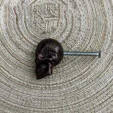 Bộ 1/2/4 tay nắm cửa hình đầu lâu phong cách Gothic - Thiết kế đầu lâu bằng kim loại mạ vàng, thích hợp trang trí nhà cửa, nhà bếp hoặc phòng tắm theo phong cách cổ điển, trang trí nhà cửa Gothic | Trang trí nhà cửa Halloween | Trang trí tay nắm cửa Halloween | Tay nắm kim loại, trang trí đầu lâu - Đồng - Xem 7