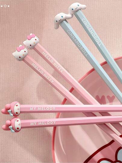 Sanrio (Officiellt licensierad) 2-delars Hello Kitty ätpinnar, Yuguigou helt nya singelförpackning med hushållsätpinnar, My Melody Couple tecknade halkfria ätpinnar, mycket attraktiva, lämpliga för hemmet, resor och middagar (liten skillnad mellan fysisk produkt och bild), kontorsmaterial
