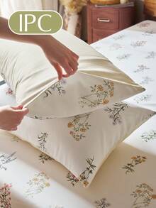 Fronha estampada (1 ou 2 unidades), sem enchimento, feita de tecido de fibra de poliéster macio e agradável ao toque, ideal para uso diário. Confortável e perfeita para sala de estar, quarto, área externa e decoração de sofá. Estampa floral. Certificação Oeko-Tex. - Multicolorido - Ver 12