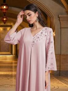 Vestido árabe elegante de manga larga con cuello en V, de unicolor y con cuentas hechas a mano, para primavera - Rosa Pálido - Ver 8