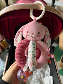 1个可爱动物多功能抓球摇铃汽车挂件玩具，婴儿推车毛绒安抚玩具，带摇铃、沙沙纸和BB弹装置，可移动悬挂摇铃玩具，适合作为新生儿礼物 - 彩色 - 查看 5