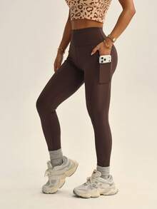 Diese eleganten formenden Leggings haben ein hochgeschnittenes Taillenkontroll- und Po-Hebungsdesign, das auch die Beinlinie verlängert. Der dehnbare Stoff eignet sich für Pilates und den Alltagsgebrauch. Das hochgeschnittene Taillenkontroll- und Po-Hebungsdesign schafft eine schlankere Silhouette, was sie zu einer idealen Wahl für die Arbeit und Pilates macht. - Braun - Übersicht 7