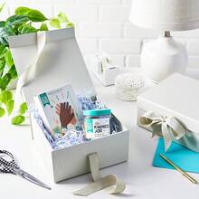 Hallmark - Cajas de regalo medianas con lazo y relleno de papel triturado paquete de 2 caja blanca envejecida de 8 pulgadas para bodas despedidas de soltera graduaciones cumpleaños regalos de - Blancoantiguo - Ver 2