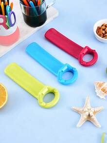 Ouvre-bouteille et ouvre-boîte en plastique coloré - Outil de cuisine manuel ergonomique et antidérapant, convient pour les bières, les languettes et les capsules à vis, facile à utiliser, idéal pour la maison et le restaurant - Multicolore - Voir 2
