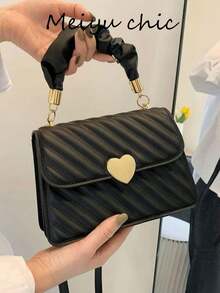 轻便休闲心形装饰纽扣方包，褶皱手提包，折叠方包，适合女大学生、新婚夫妇、白领人士，是办公室、大学、工作、商务、通勤、户外活动、旅行和野餐的理想之选，也是情人节礼物的理想选择。 - 黑色 - 查看 1