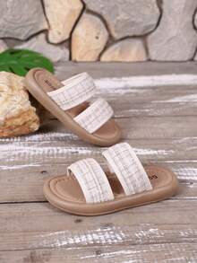 1 đôi dép đế dày cho bé gái, dép đi biển đế mềm đa năng mùa hè. - Màu be - Xem 16