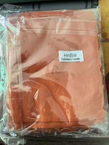 两件套，秋冬季保暖耳挂式多功能口罩围巾，防风保暖，时尚百搭，舒适保暖，适合通勤、户外摄影打卡，保暖必备，时尚围巾，时尚口罩，舒适面料，轻便保暖，多功能配饰，日常通勤，冬季旅行