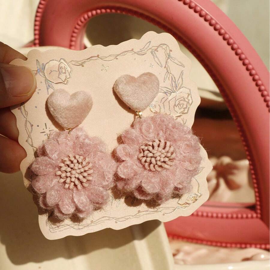 Cute Cream-Colored Fluffy Daisy Earrings, Suitable For Women's Daily Wear