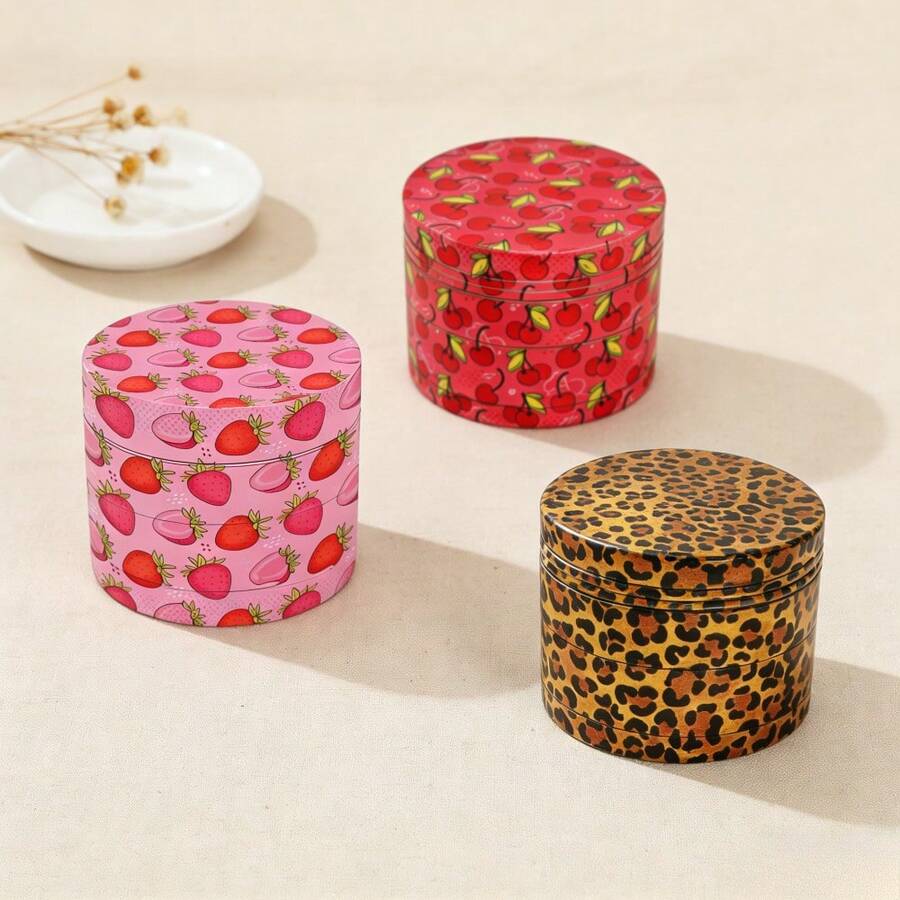 The Luxe Grinder | 2 Inch Cute Pink Strawberry, Cherry & Leopard Print | Chic Zinc Alloy For Her,  Accessories, Gift For Smokers - 直徑 50毫米 - 查看 1