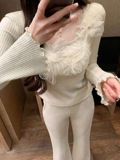Women's Solid Color Butterfly Applique U-Neck Raglan Flare Sleeve Knit Sweater, Fitted Autumn/Winter Elegant Top
