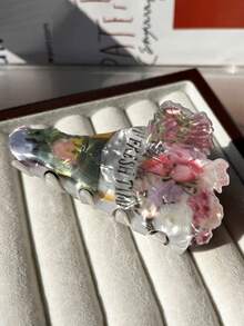 1 pieza Jarrón acrílico dulce, Sombrero, Carrito de flores, Porcelana azul y blanca, Pinzas de garra de concha, Taza de té de burbujas realista, Pasadores de cabello con forma de ramo de flores 3D, Adecuado para moño, cola de caballo, pinza para el cabello, Accesorios para el cabello de mujer, Divertido, Personalizado, Serie de plantas, Moda, Medio recogido, Chal, Moño, Pinza, Gran regalo para familiares y amigos Elegante pinza para el cabello de moda Verano - Multicolor - Ver 4