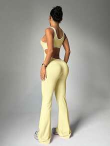Diseño con recorte en el abdomen, silueta de pierna acampanada para alargar las piernas, #Ropa deportiva sexy #Confiada y juguetona #Lista para la cámara, Mono sin espalda, Mono con cintura ceñida, Leggings de pierna acampanada, Ropa deportiva que levanta el trasero, Mono de yoga con cintura ceñida y levantamiento de glúteos - Amarillo claro - Ver 2