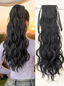 22英寸黑色波浪卷曲合成纤维夹式接发，可打造长马尾辫造型
