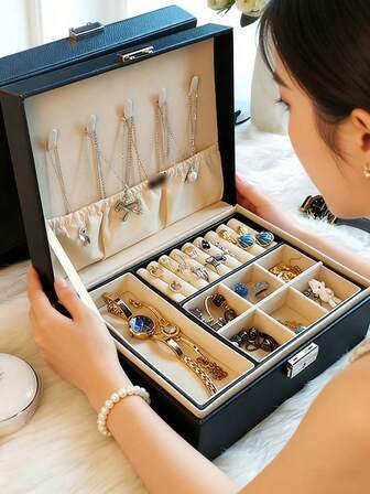 1ชิ้น กล่องเครื่องประดับหนัง PU ความจุขนาดใหญ่สีดำหรูหรา | สร้อยคอ แหวน ต่างหู ที่เก็บของหลายชั้น | กล่องเครื่องประดับสำหรับเดินทางแบบพกพา | ของขวัญสำหรับแฟน/แม่/วันแม่ วันเกิดแฟน วันวาเลนไทน์ | ของขวัญที่สวยงามสำหรับเพื่อนร่วมชั้นในฤดูรับปริญญา | กล่องเก็บเครื่องประดับความจุขนาดใหญ่, กล่องเครื่องประดับป้องกันการเกิดออกซิเดชันมัลติฟังก์ชั่นกันน้ำ หนัง PU สองชั้นพร้อมล็อค, กล่องเก็บเครื่องประดับแบบพกพา, กล่องนาฬิกา, กล่องเก็บของ, กล่องเก็บแหวน ต่างหู สร้อยคอ, วันวาเลนไทน์, ต่างหู, แหวน, นาฬิกา, สร้อยคอและสร้อยข้อมือ, ความจุขนาดใหญ่