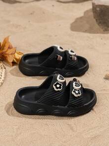 1 Pair Girls' Heart Decor EVA Slip-On Flat Cute Slippers, Soft Bottom Quick-Drying Sandals Suitable For Summer Beach Outdoor Vacation - Black - View 2