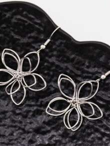 1 Pair Elegant Casual Versatile Minimalist Geometric Hollow Flower Earrings - Silver - View 2
