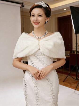 1 adet Büyük Beden Kadın Beyaz Suni Kürk Şal, Sonbahar/Kış Gelinlik Suni Kürk Şalı İnci Süslemeli, Dalgalı Kenarlı Kabarık Şal Düğün, Parti, Etkinlik, Performans İçin, Zarif Vintage Romantik Lüks Büyük Beden Şal Pelerin, Askısız Elbise Dış Giyim