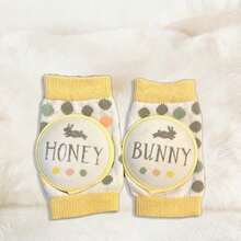 Demdaco Easy Kneezies 婴儿护膝，新款爬行款，白色和黄色兔子图案 - 彩色 - 查看 9