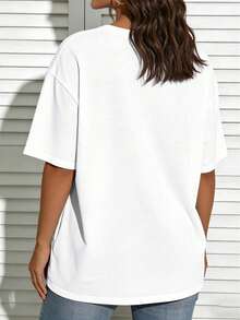 定制个性化节日必备！透气宽松T恤，适合夏季音乐会和户外活动。定制您的专属Logo或标语，彰显个性。宠物亲子装！超柔软大号T恤，既可作为您的专属，也可作为您爱犬/爱猫的万圣节服装。全家共享万圣节乐趣！白色 - 白色 - 查看 2