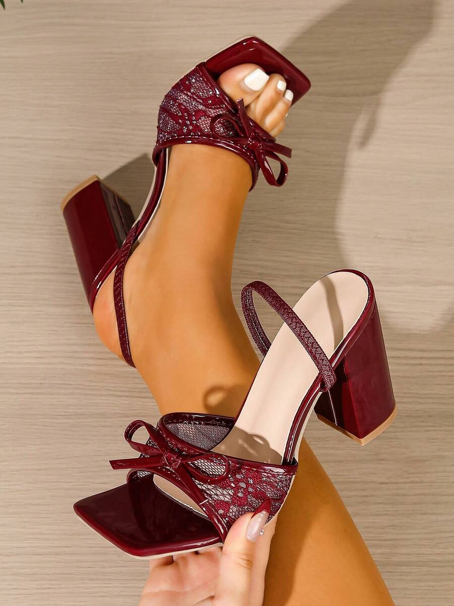 女士高跟凉鞋，酒红色方头粗跟露趾蝴蝶结蕾丝网饰时尚性感百搭派对礼服高跟鞋 - 酒紅色 - 查看 1
