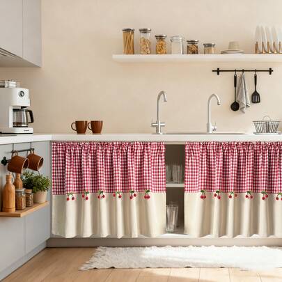 Esta cortina corta romántica y linda decorada con cerezas es un diseño de pieza única, con una instalación de barra superior, hecha de tela a cuadros roja y blanca. Es adecuada para usar como cortina corta decorativa en el comedor, la cocina o la ventana de bahía, y también se puede usar en el dormitorio y el balcón.
