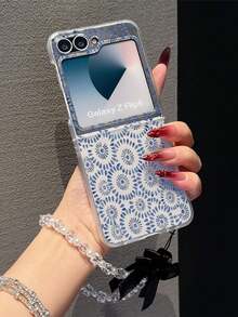 这款时尚简约的磨砂PC材质折叠手机壳，饰以简约花朵元素，搭配同色手链，可有效保护手机并防止跌落：适用于三星Galaxy Zflip 3/Zflip 4/Zflip 5/Zflip 6/Zflip 7/OPPO Find N3 Flip/Razr 50 Ultra/Razr 60 Ultra/Razr 60/Razr 50/小米MIX Flip/Galaxy Z Flip7 FE - 無色 - 查看 6