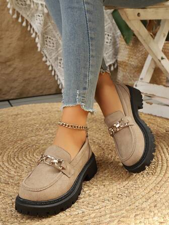 Plusstorlek Casual Tjock Sula Retro Stil Mogen Elegant Elegant Mångsidig Slip-On Damskor, Enfärgad Låg Vamp Slip-On Metallkedja Mode Bekväm Personlighet Iögonfallande Klassisk Casual Vardag Pendling Semester Mocka Khaki Kilklackade Loafers