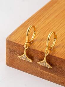 Conjunto de 6 brincos minimalistas e modernos em cobre banhado a ouro 18K com zircônias artificiais em formato de folha e trepadeira de ginkgo. Perfeitos para uso diário e como presente para amigas em datas comemorativas e aniversários. - Ouro amarelo - Ver 9