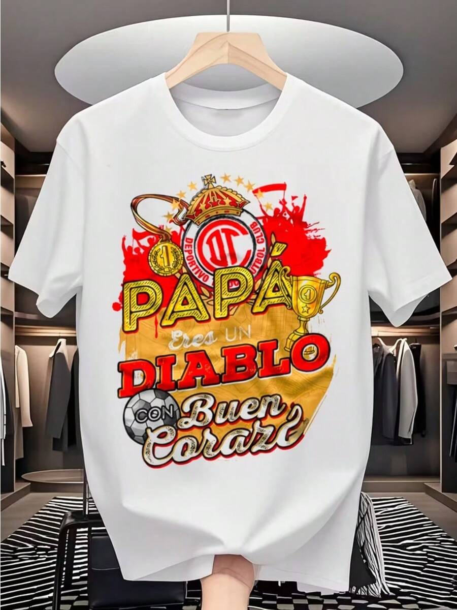 Camiseta Temática de Fútbol para Padre e Hijo - Estampada con "PAPA ERES UN DIABLO CON BUEN CORAZÓN" y Otros Textos, Incorporando Elementos del Club de Fútbol Toluca, Reflejando el Entusiasmo y Amabilidad Paterna, Estilo Casual, Manga Corta y Cuello Redondo, Apto para Todas las Estaciones. Color Blanco, 100% Algodón, Tallas S - XXL - Blanco - Ver 1