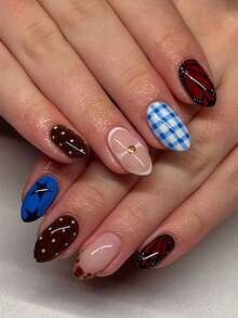 这款24片装的短款椭圆形美甲贴片，采用红棕、蓝白渐变色拼接，饰以格子图案、黑色卡通星星，打造甜美又酷炫的撞色设计。经典的豹纹法式美甲贴片、俏皮的白色波点和独立钢珠，更添一丝复古魅力。专为女孩和女士设计，这款美甲贴片包含果冻胶水和一把指甲锉。 - 彩色 - 查看 3