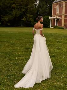 Sophisticated Off-The-Shoulder A-Line Wedding Gown In Pure White Featuring A Chic Low-Back Design And Flowing Floor-Length Silhouette – Elegant Bridal Dress With Graceful Skirt And Timeless Appeal, Perfect For Weddings, Vow Renewals, Christmas Celebrations, Halloween Parties, Prom Evenings, Birthday Events, And Formal Dinners. Suitable As A Bridal Gown, Evening Dress, Party Attire, Vacation Outfit, Or For Wedding Guests And Bridesmaids. Designed With A Flattering Off-The-Shoulder Neckline And Alluring Open Back For A Dreamy, Feminine Look. - 白色 - 查看 2