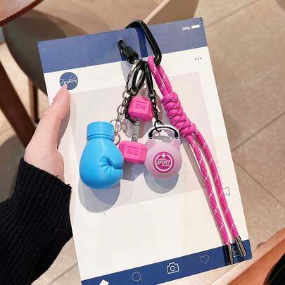 סט אחד של מחזיקי מפתחות לאביזרי כושר יצירתיים - מחזיק מפתחות לכפפות אגרוף, מחזיק מפתחות למשקולת, תליון משקולת, מחזיק מפתחות לקטלבלס, תליון חבל קלוע, מחזיק מפתחות לכפפות אגרוף, תכשיטי כפפות אגרוף, אביזרים דקורטיביים, תליון מחזיק מפתחות לכפפות אגרוף, מחזיק מפתחות לרכב עשה זאת בעצמך, שרשרת לתליית תיק, תליון ארנק, מתנה לחובבי כושר גברים ונשים