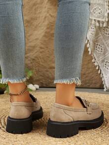 Plus Size Casual Gruba podeszwa Retro Style Dojrzałe Eleganckie Eleganckie Uniwersalne Wsuwane Buty Damskie, Jednokolorowe Wsuwane z Niską Cholewką Metalowy Łańcuch Modne Wygodne Personalizowane Przyciągające Wzrok Klasyczne Codzienne Codzienne Dojazdy Wakacje Zamszowe Khaki Mokasyny Koturnowe - Kolor khaki - Zobacz 5