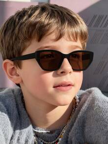 1-Piece Set Kids Street Style Fans Matte Black Cat-Eye Frame UV-Protective Lens Bold Cool Style Fashion Glasses For Weekend Adventures & Photo Shoots - Multicolor - View 2